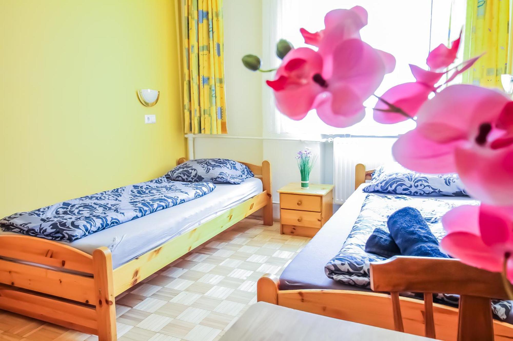Cozy Rooms - U3 Hutteldorferstrasse Вена Экстерьер фото
